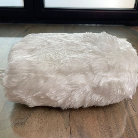 Brand New (But Vintage) Hand Muff + Hat Set - Picture 4 of 12